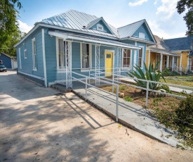 Remodeled Historic 1BR 1BA House Near Downtown