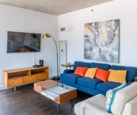 2BR Modern Glass Loft w/ In&Out Parking, Pool, Gym and Balcony by ENVITAE