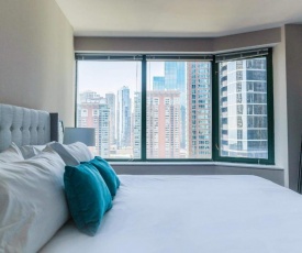 2BR Navy Pier Loft with Pool, Gym & Views by ENVITAE