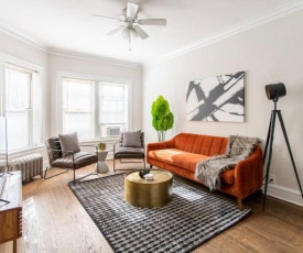 Aesthetically Vibrant 2BR Apt at Lincoln Square