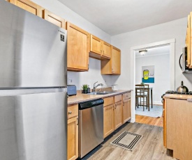 Chicago Local Vibe Residential 1BR Roscoe Village