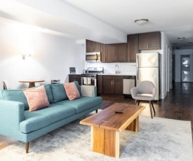 Cozy West Town 2BR with Full Kitchen by Zencity