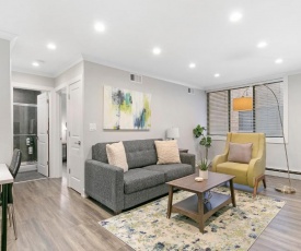 Modern & Stylish 1BR Apt in the Center of Lakeview