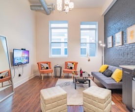 Modern and cosy SMOKING 2 bedroom on Michigan avenue