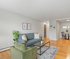 Trendy & Tastefully Decorated 2BR Apt in Lakeview