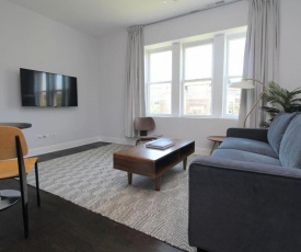 Updated West Town 2BR with Full Kitchen by Zencity