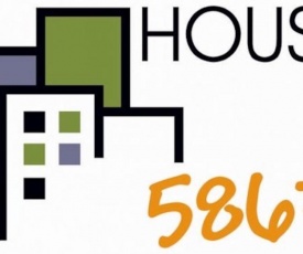 House 5863- Chicago's Premier Bed and Breakfast