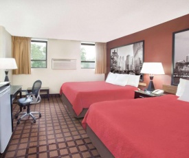 Super 8 by Wyndham Chicago IL