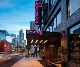 Moxy Chicago Downtown