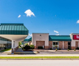 Red Roof Inn & Suites Dekalb