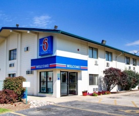 Motel 6-Normal, IL - Bloomington Area