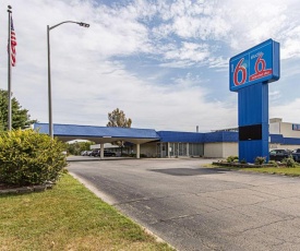 Motel 6-Pekin, IL