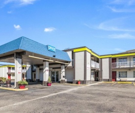 Econo Lodge Inn & Suites