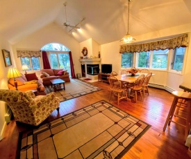 F9 Fairway Village home on the Mt Washington golf course - in the heart of Bretton Woods