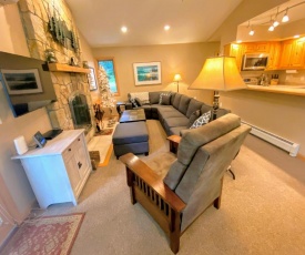 O6 Newly renovated with high class upgrades! Great ski access, boot warmer, ski rack, yard, AC!