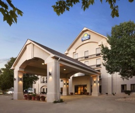 Days Inn & Suites by Wyndham Cedar Rapids