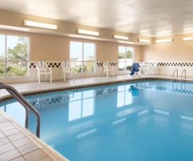 Country Inn & Suites by Radisson, Davenport, IA