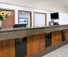 Days Inn & Suites by Wyndham Des Moines Airport