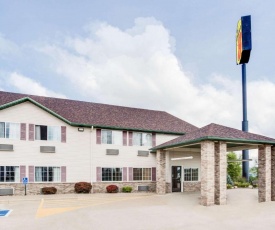 Super 8 by Wyndham Le Claire/Quad Cities