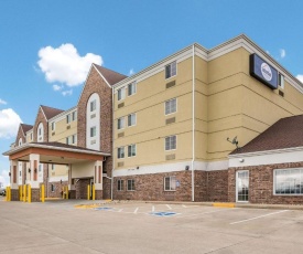 Suburban Extended Stay Waterloo - Cedar Valley