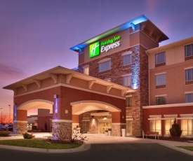 Holiday Inn Express & Suites Overland Park, an IHG Hotel