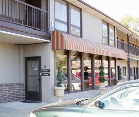 Cottonwood Inn & Suites