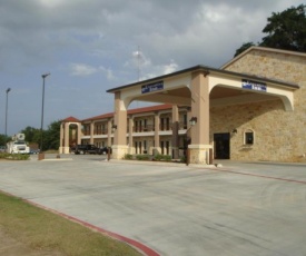 EXECUTIVE INN & SUITES