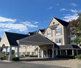 Country Inn & Suites by Radisson, Salina, KS