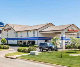 Howard Johnson by Wyndham Wichita Airport