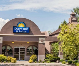 Days Inn & Suites by Wyndham Lexington