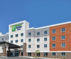 Holiday Inn Express & Suites Lexington Midtown - I-75, an IHG Hotel