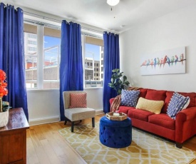 #906 Chic Downtown Condo, Super Comfy Bed, Sleeps4