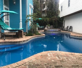 4 BR - Sleeps 8! Best location next to Bourbon Street!