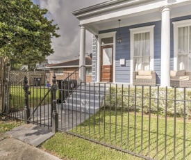 Chic New Orleans Duplex - Near Public Street Cars!