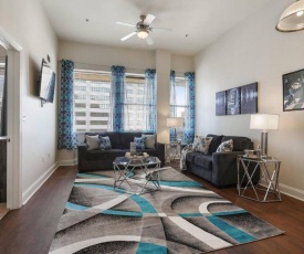 Rockinâ Downtown NOLA! High rise Condo Sleeps 4!