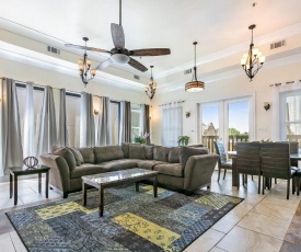 Hosteeva Luxury 4 BR Modern Condo on Carondelet Near All Hot Spots