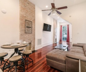 Luxury 2BR on Carondelet by Hosteeva