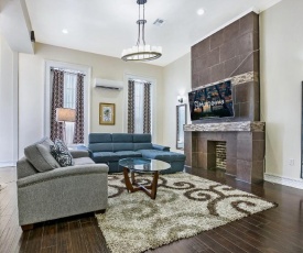 Luxury 4BR condo in Downtown