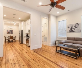 Stunning 3BR on Carondelet by Hosteeva