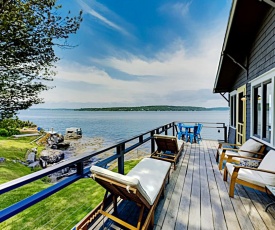 New Listing! Charming Cottage With Dock & Bay Views Cottage