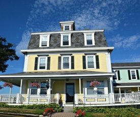 Harbor House Inn