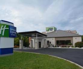 Holiday Inn Express & Suites Waterville - North, an IHG Hotel