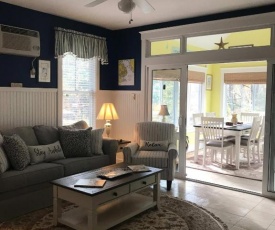 Cottage 104, Cottage by the Sea, Perfect for Couples and Families!