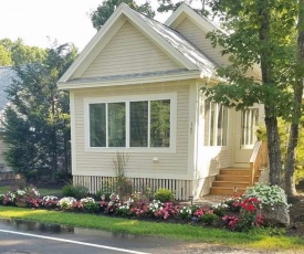 Cottage 165 Sit back, relax and enjoy the Sea-renity cottage at Sealgass Village