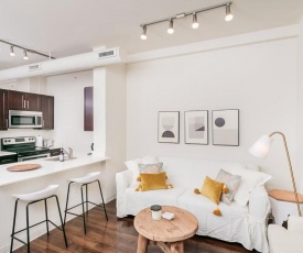 1BR Luxury Studio Historic Building, Parking, Rooftop Deck & Gym