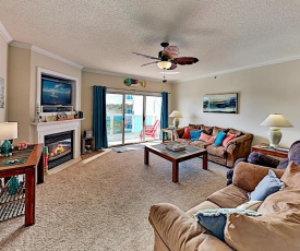 Bayfront Condo with Pool & Balcony - Walk to Beach condo