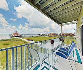 New Listing! Bayfront Condo With Pool- Walk To Beach Condo