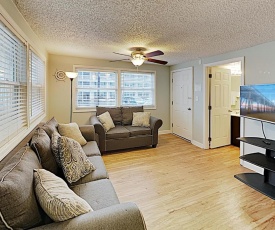 New Listing! Downtown Condo: Walk to Beach & Bay condo