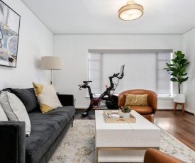 Luxury Contemporary Apartment With Peloton Bike