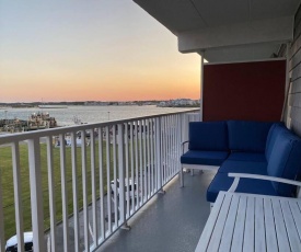 Stylish 2 BR, Ocean, Bay, Sunset Views, Pool, Near Beach